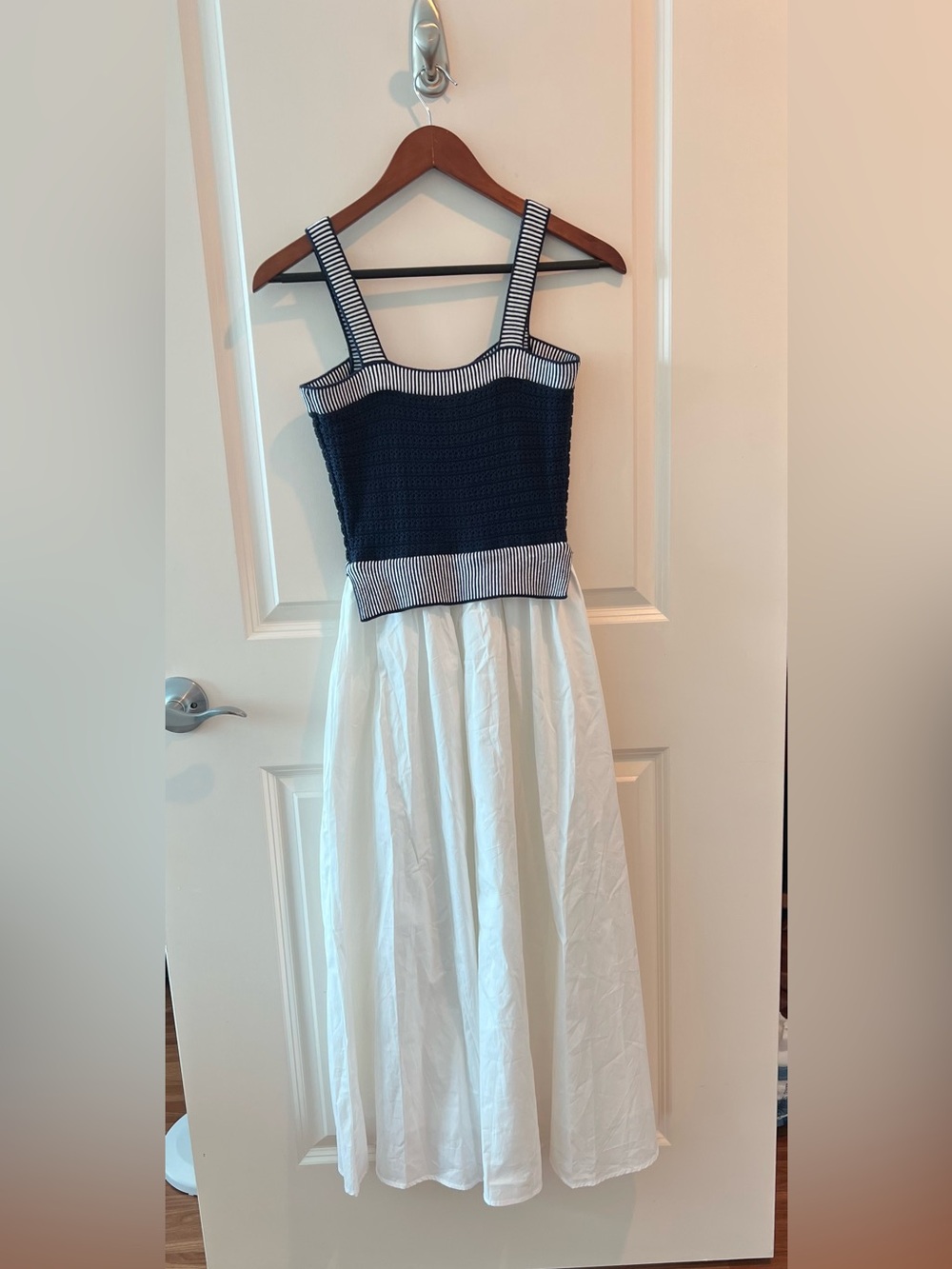 MOON RIVER Navy and Off White Knit Top Midi Dress - Picture 11 of 16